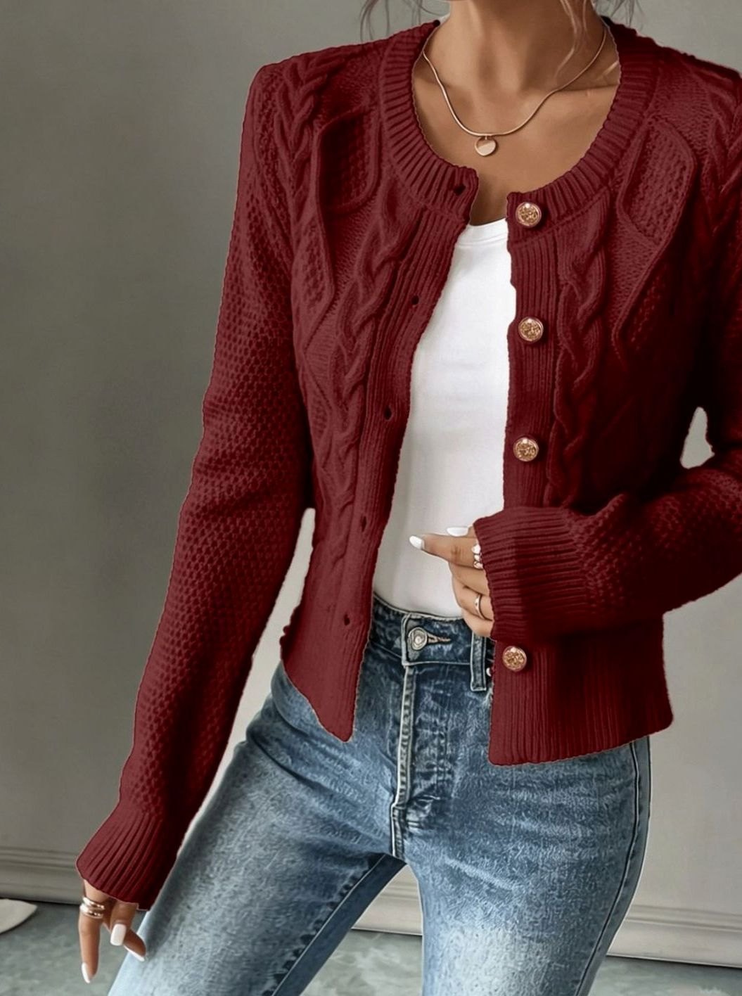 Gilet court torsadé à boutons dorés — Amielle Paris