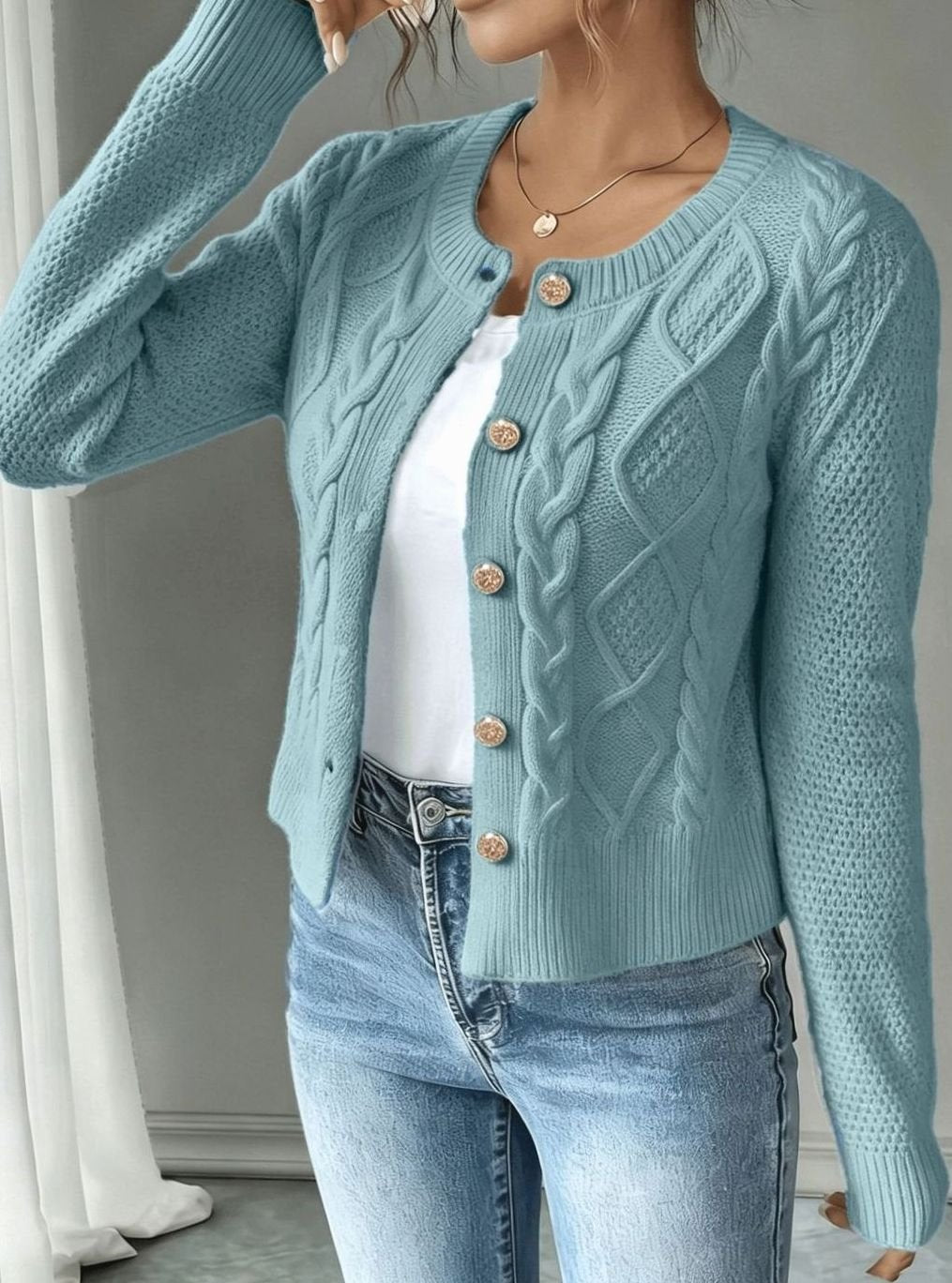 Gilet court torsadé à boutons dorés — Amielle Paris