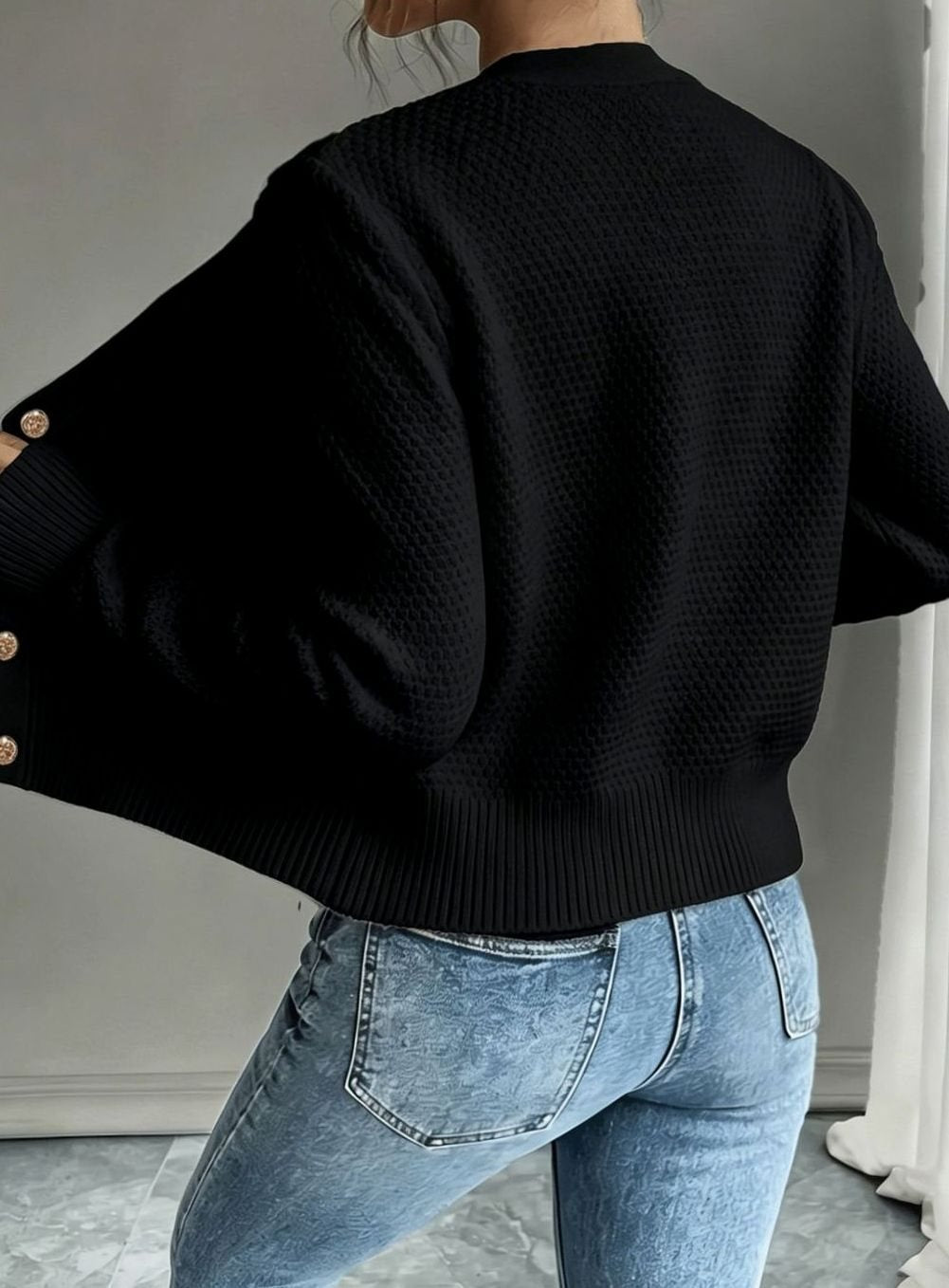 Gilet court torsadé à boutons dorés — Amielle Paris