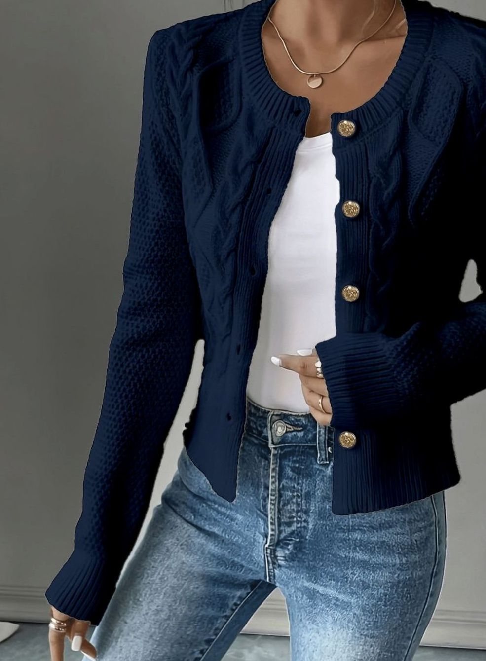 Gilet court torsadé à boutons dorés — Amielle Paris