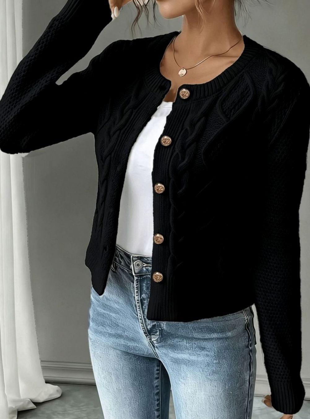 Gilet court torsadé à boutons dorés — Amielle Paris