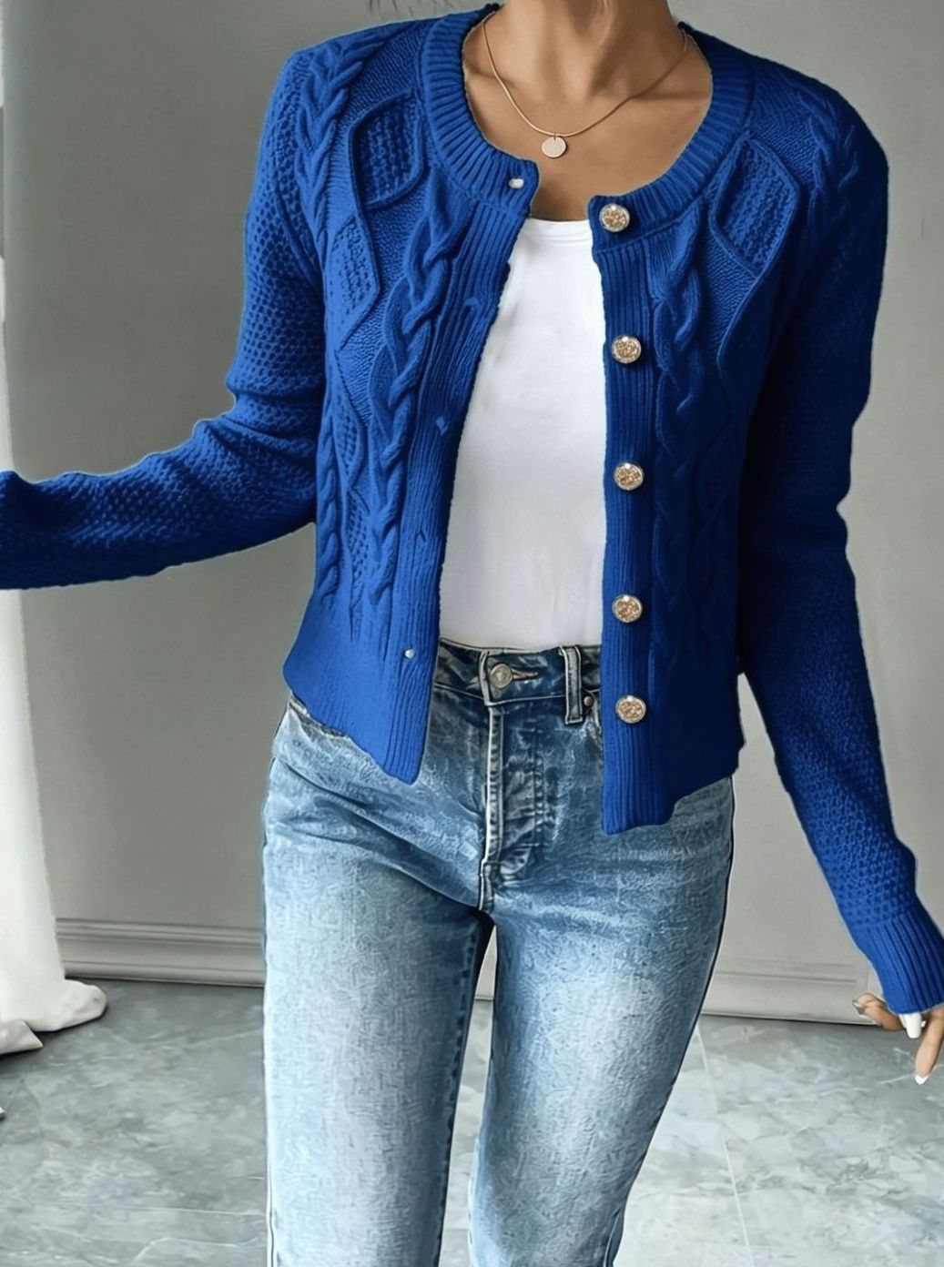 Gilet court torsadé à boutons dorés — Amielle Paris