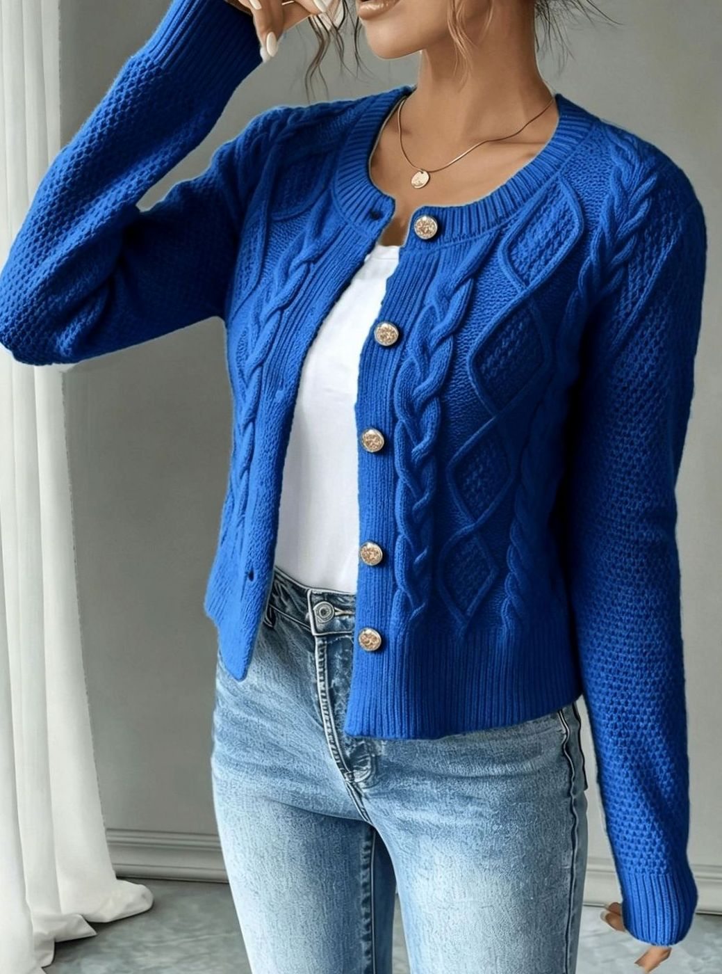 Gilet court torsadé à boutons dorés — Amielle Paris
