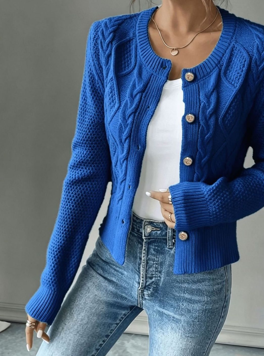 Gilet court torsadé à boutons dorés — Amielle Paris