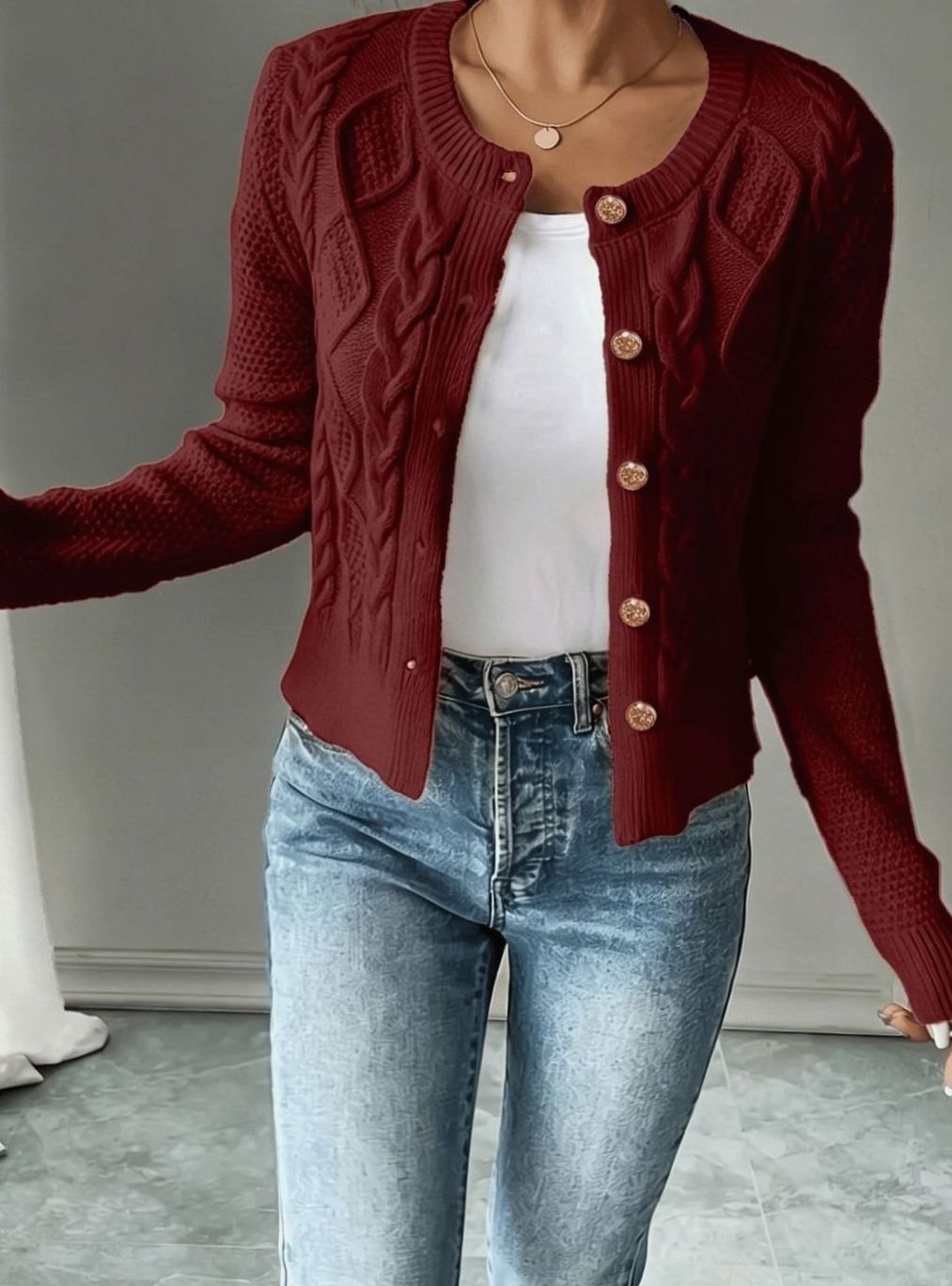 Gilet court torsadé à boutons dorés — Amielle Paris