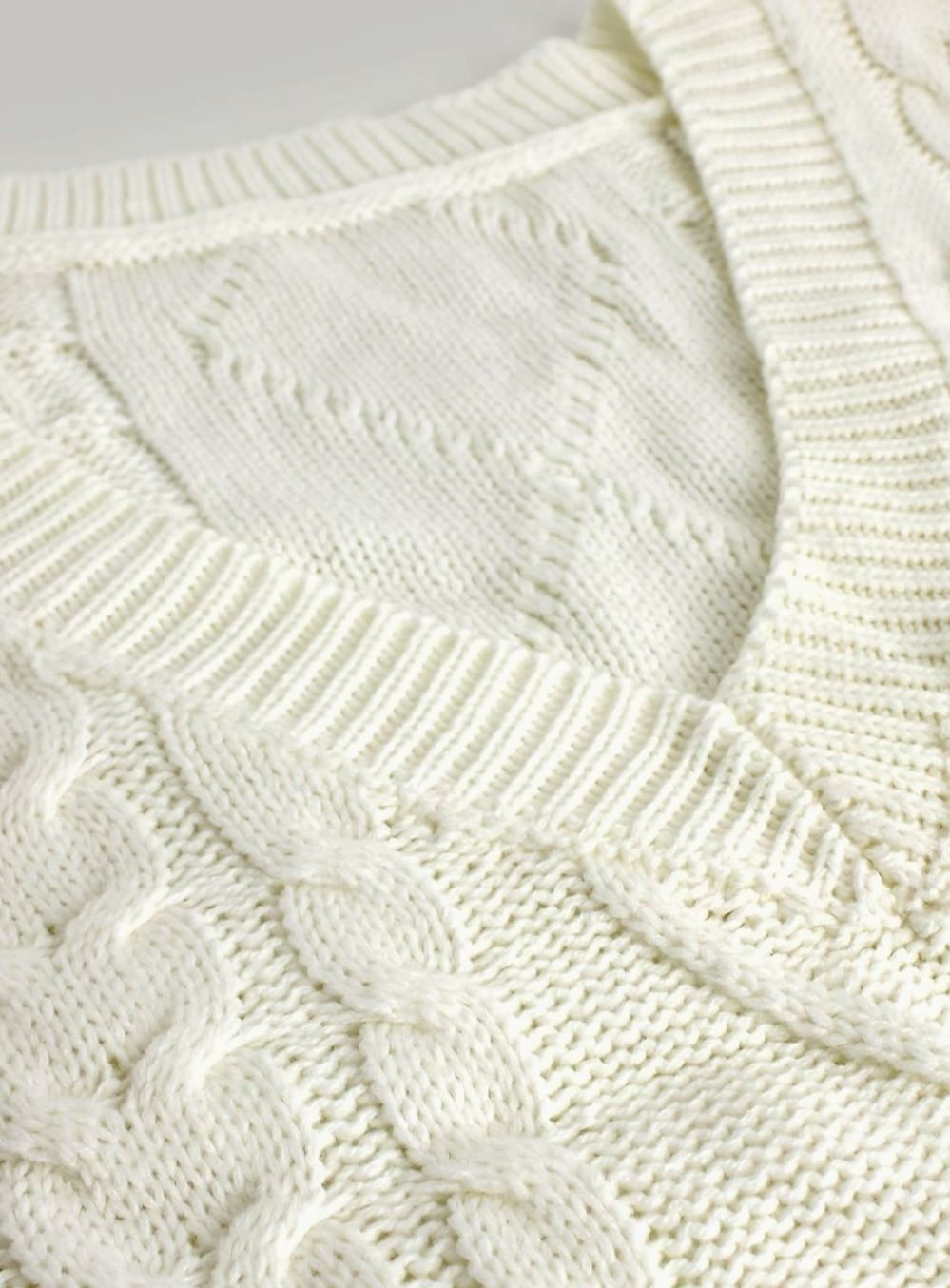 Pull ample sans manches torsadé à col V — Amielle Paris