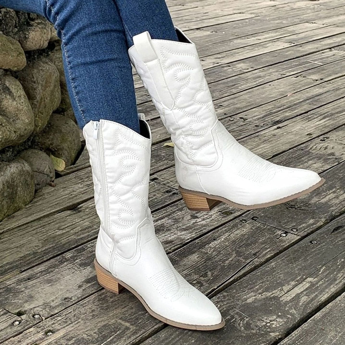 Bottes western mi-mollet à broderies — Amielle Paris