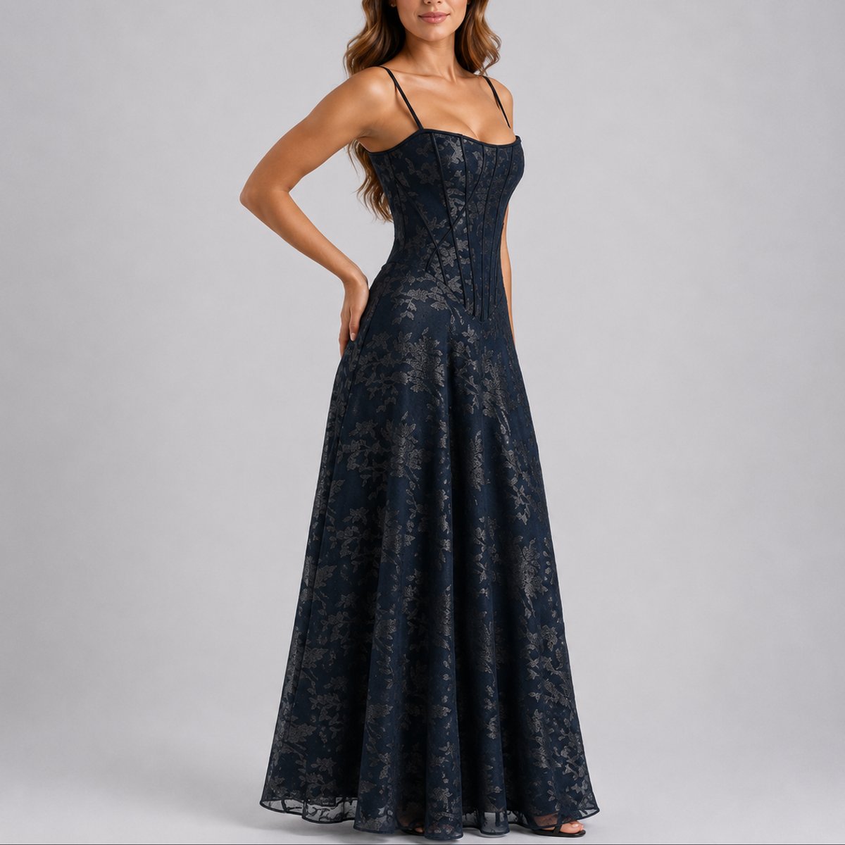 Robe longue en dentelle à bustier cœur — Amielle Paris
