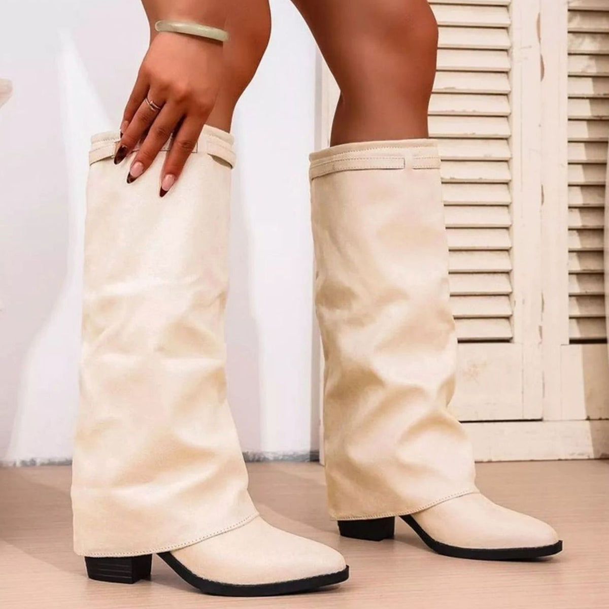 Bottes à tige large et revers replié — Amielle Paris