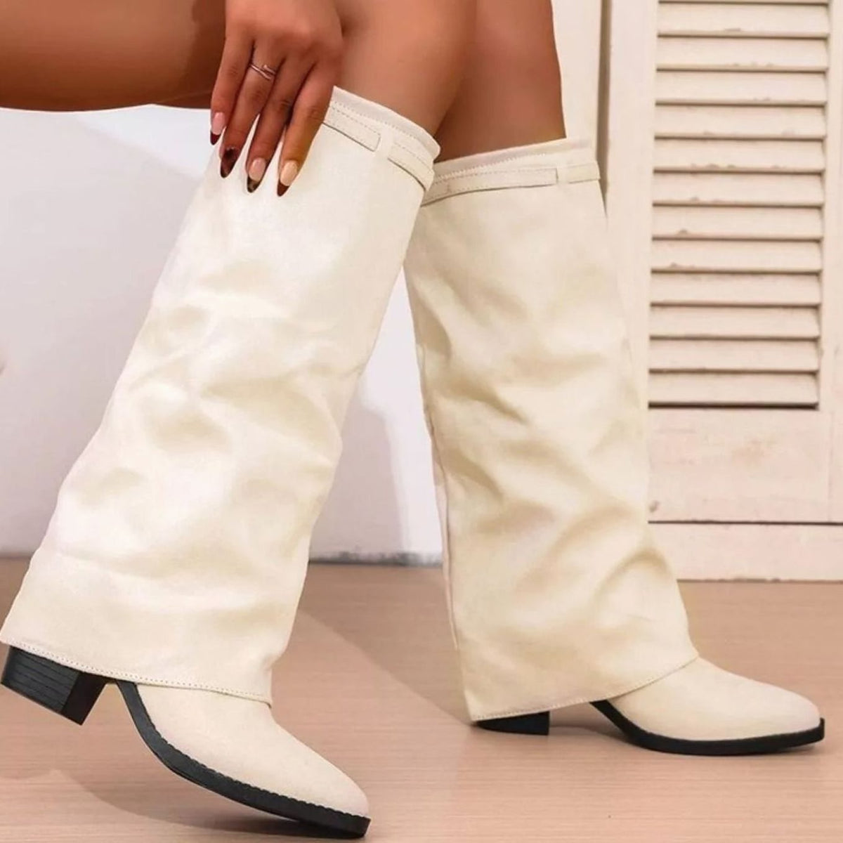 Bottes à tige large et revers replié — Amielle Paris