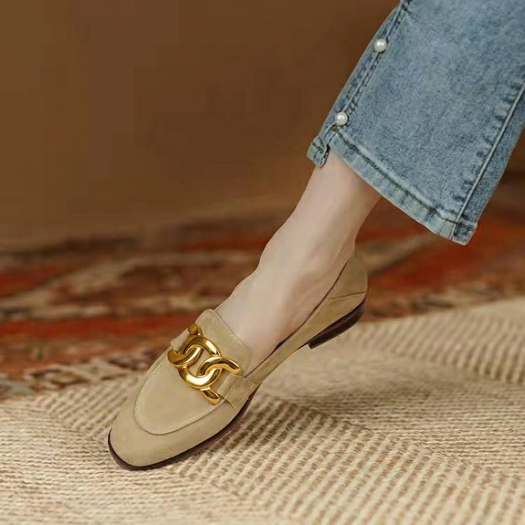 Mocassins aspect daim à chaîne dorée — Amielle Paris