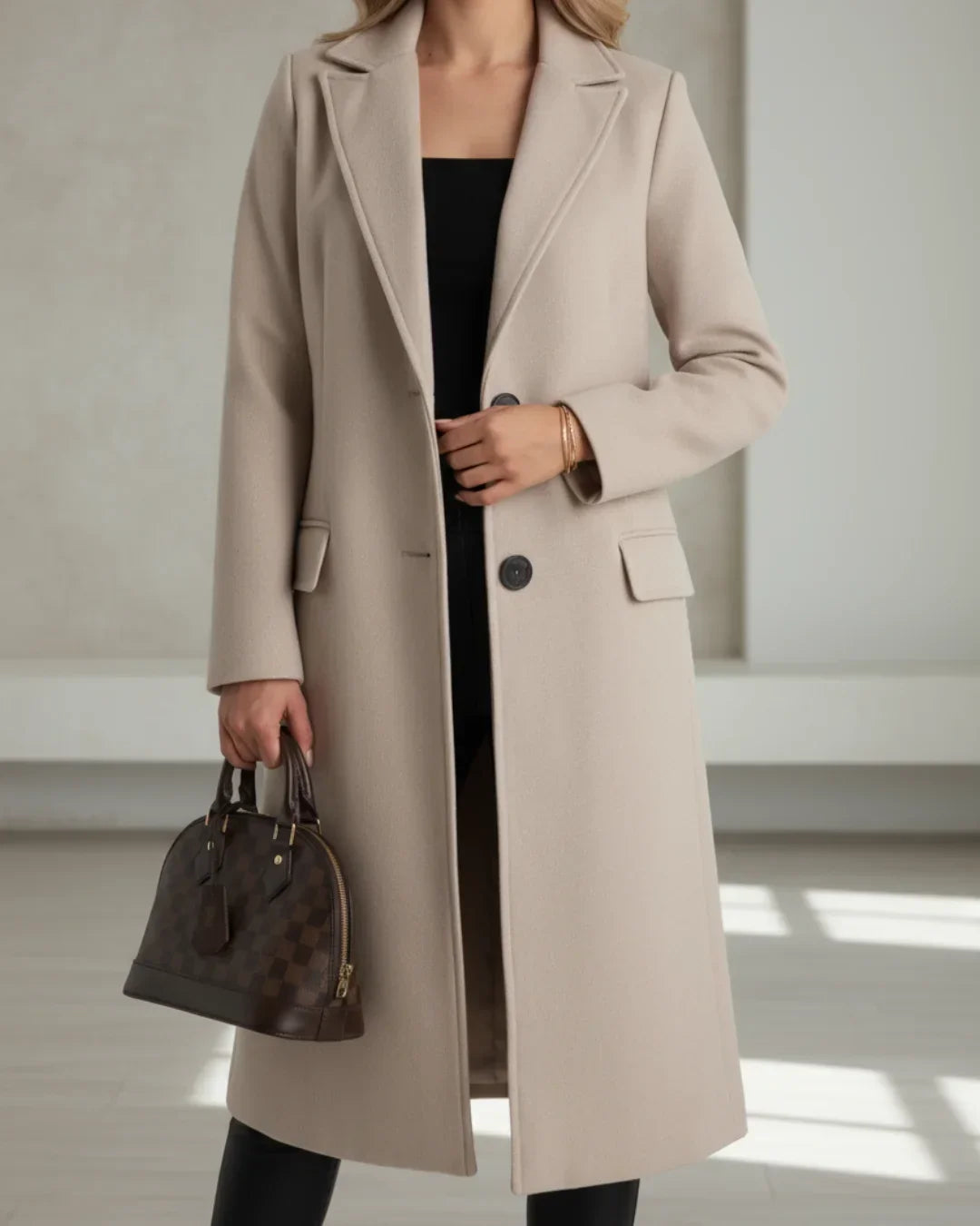 Manteau long cintré à revers crantés — Amielle Paris