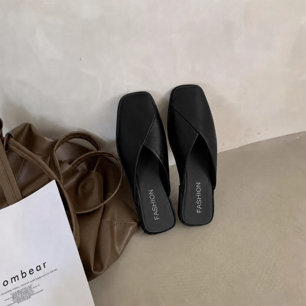 Mules plates à bout carré — Amielle Paris