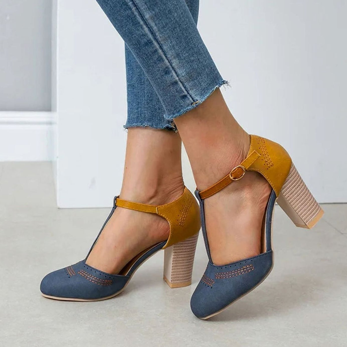 Chaussures à bride en T et talon bloc — Amielle Paris