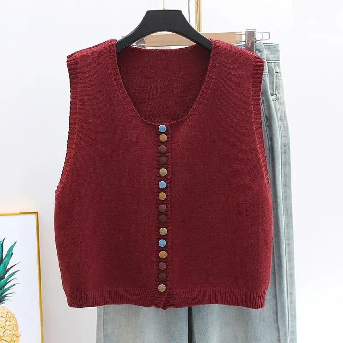 Gilet sans manches boutonné à col rond — Amielle Paris