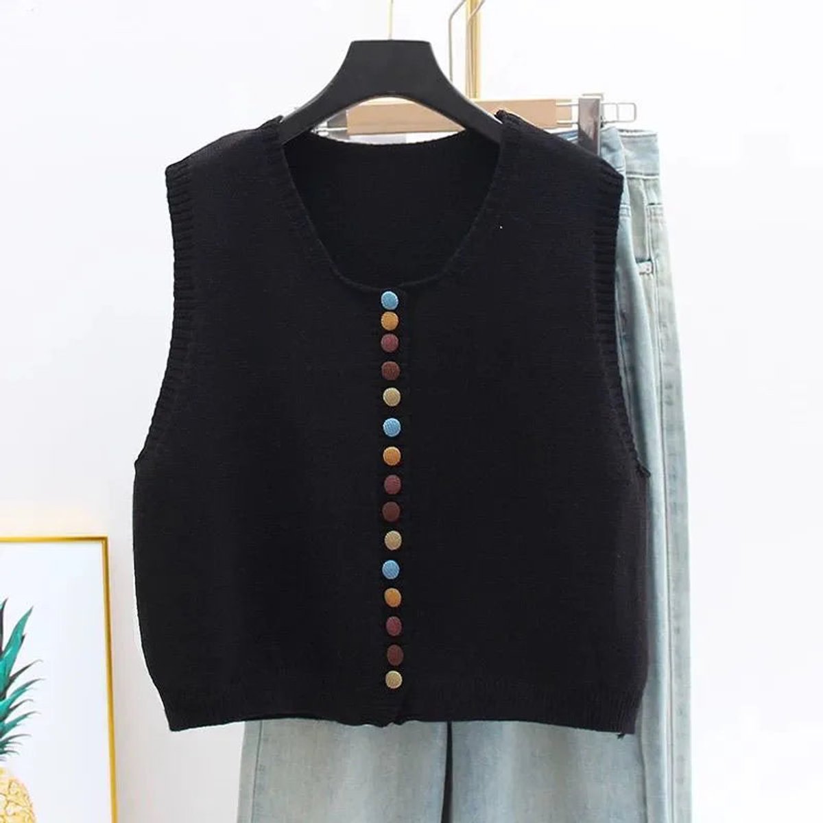 Gilet sans manches boutonné à col rond — Amielle Paris