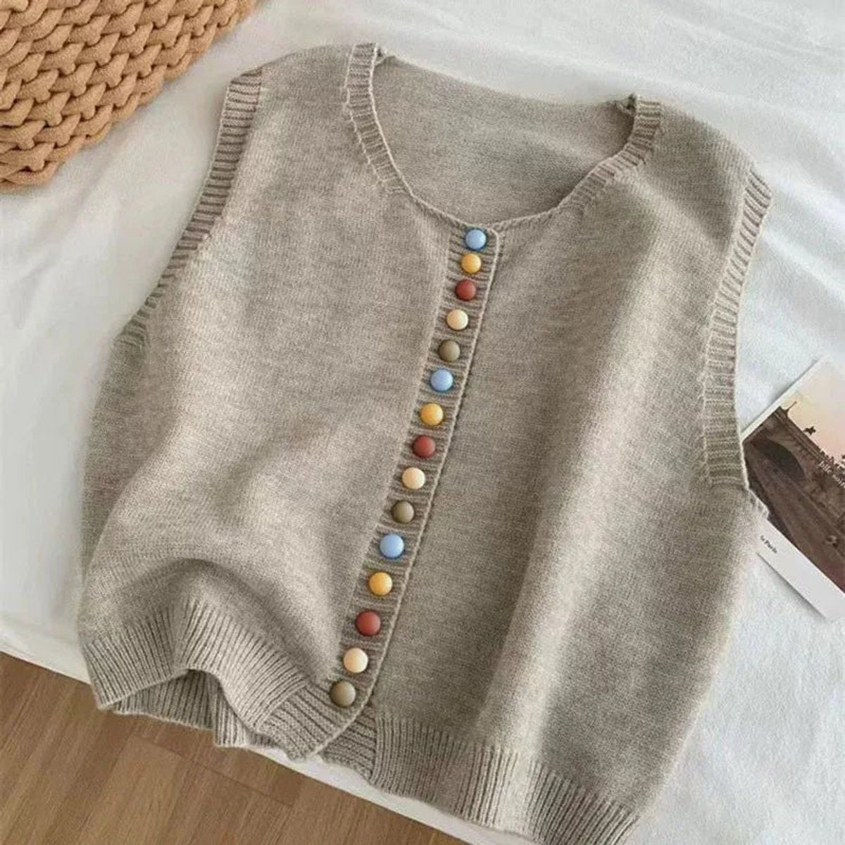 Gilet sans manches boutonné à col rond — Amielle Paris